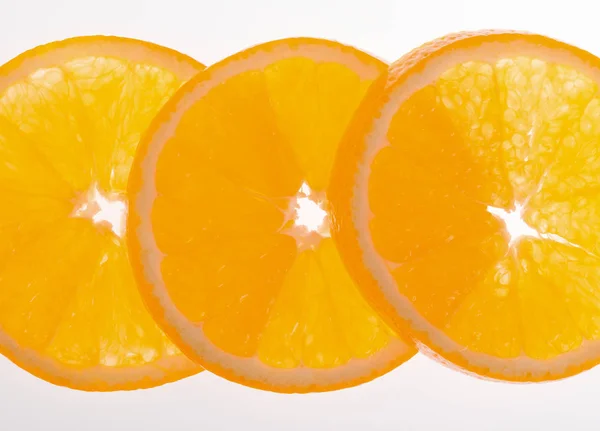 Metade de laranja sobre um fundo branco — Fotografia de Stock