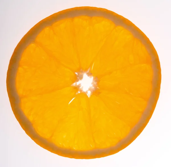 在白色背景上的橙色的一半 — 图库照片