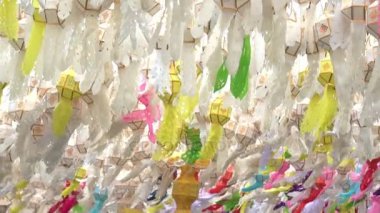 Güzel fenerler Loy Krathong Festivali'nde Lamphun Chiang Mai Tayland.