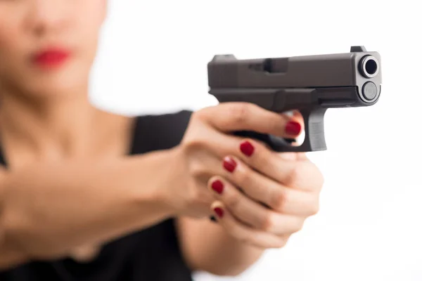 Молодая Женщина Азиатская Девушка Держит Пистолет Нацеленный Пистолет Избирательным Фокусом — стоковое фото