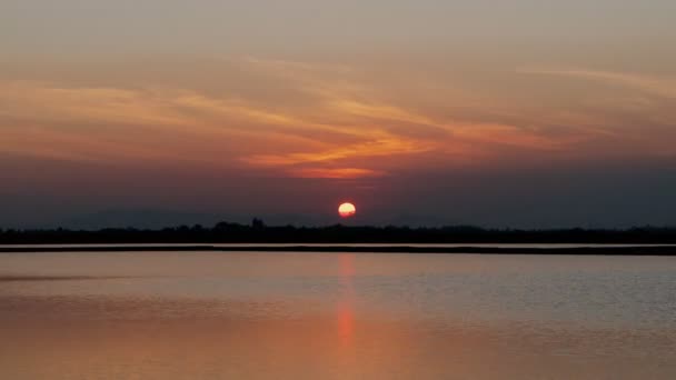 Time-lapse nuage de coucher de soleil 4K s'éloignant du fond coloré abstrait — Video