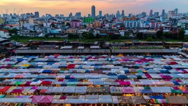 Time-lapse Day to Night: Mercato notturno nella città di Bangkok. 4K — Video Stock