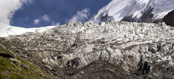 Bionnassay Glacier étonne par sa puissance. Mont Blanc Alpes. Tramway du Mont Blanc . — Photo