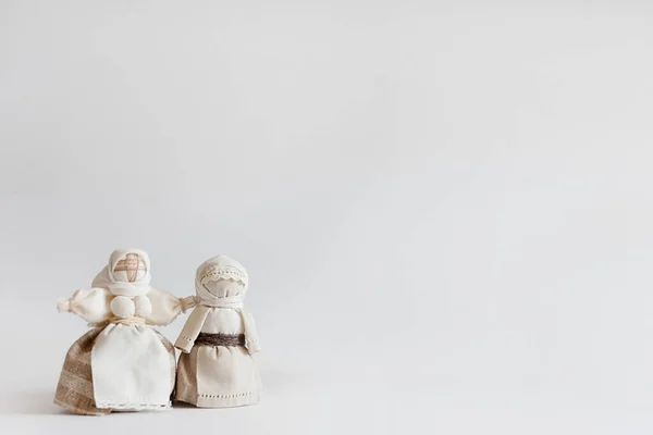 Muñecas Textiles Hechas Mano Sobre Fondo Blanco Muñecas Abundantes Pañuelos —  Fotos de Stock