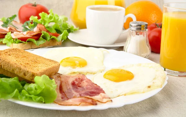 Healthy fatty breakfast with cup of coffee with bacon,eggs — Stock Photo, Image