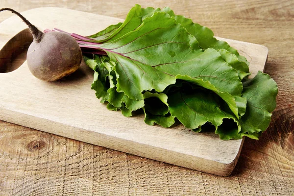 Closeup view of chard,leaves and beetroots on soup on cutting board — Stock Photo, Image