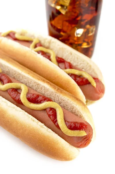 Hotdog con bevanda cola isolata su sfondo bianco — Foto Stock