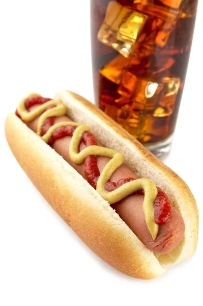 Amerikanischer Hotdog mit Coca-Cola-Drink isoliert auf weiß Stockfoto