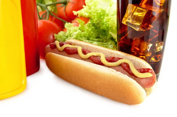 Hot dog americano con cola bevanda isolata su bianco Fotografia Stock