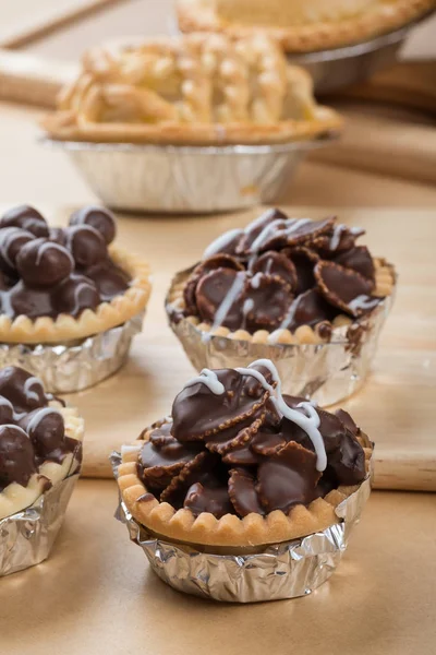 Mini tarte au chocolat avec croquant - Mise au point douce — Photo