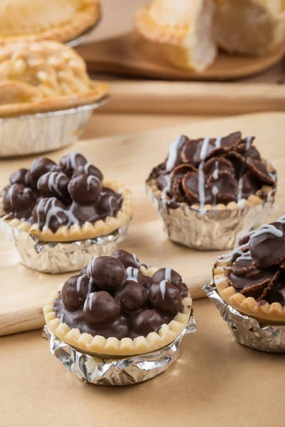 Mini tarte au chocolat avec croquant - Mise au point douce — Photo