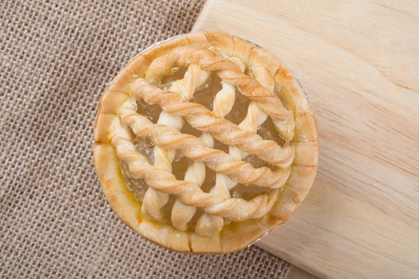 Tarte aux noix de palme à sucre sur le fond en bois - Mise au point douce — Photo