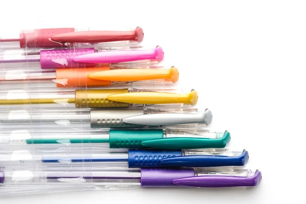 Kleurrijke gel pen op witte achtergrond — Stockfoto