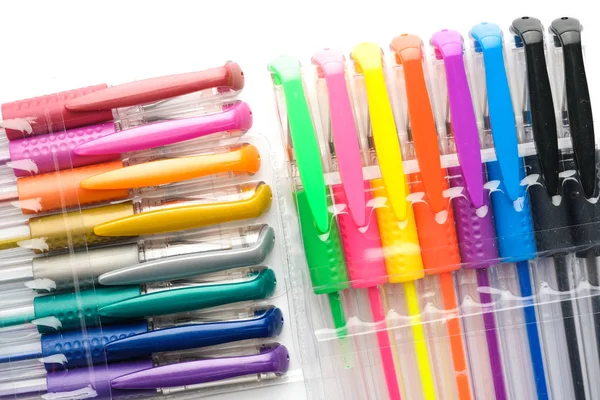 Kleurrijke gel pen op witte achtergrond — Stockfoto