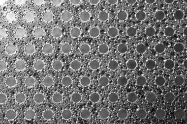 metal dairesel delik plaka ve çiğ damla doku