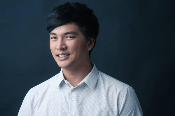 Studio Porträtt Asiatisk Man Svart Bakgrund — Stockfoto