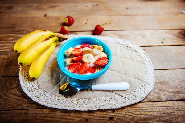 Yogur de fresa y plátano —  Fotos de Stock