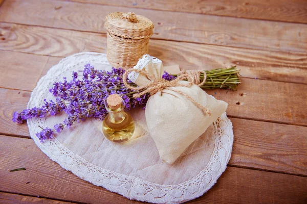 Cosméticos naturales de lavanda y miel —  Fotos de Stock