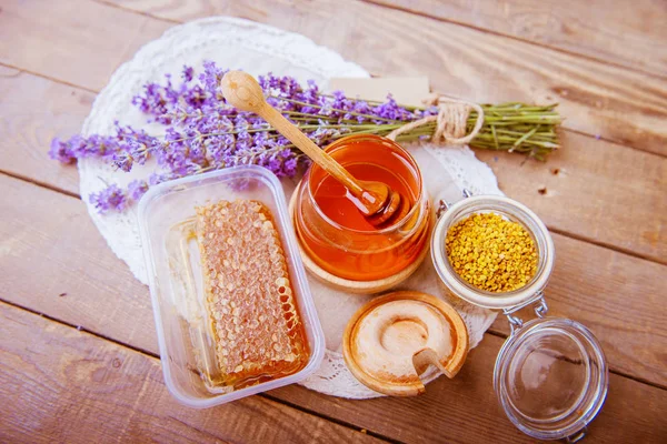 Honing en stuifmeel. Honing en stuifmeel — Stockfoto
