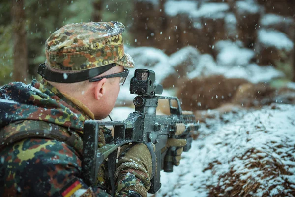 Los militares cambian su disposición. Soldado Bundeswehr . — Foto de Stock