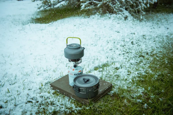 Geschirr für das Camp in der Natur — Stockfoto