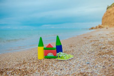 Sahilde çocuk oyuncakları
