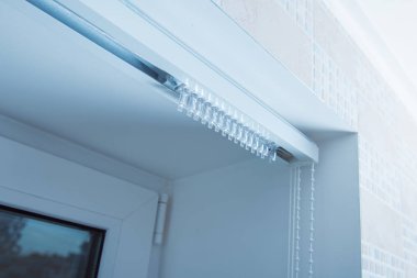 Dikey jaluzi, dikey perde montajı