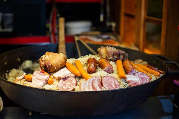 Chucrute Com Salsichas Comida Tradicional Francesa — Fotografia de Stock