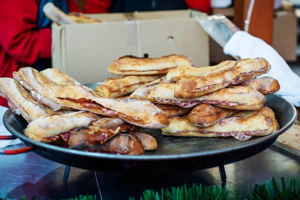 Close Sanduíche Francês Tradicional Com Linguiça Porco — Fotografia de Stock