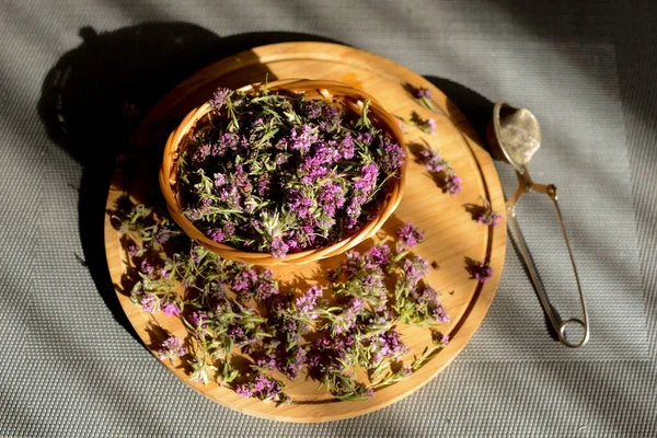 Tijm Bloemen Een Houten Achtergrond Fototherapie — Stockfoto