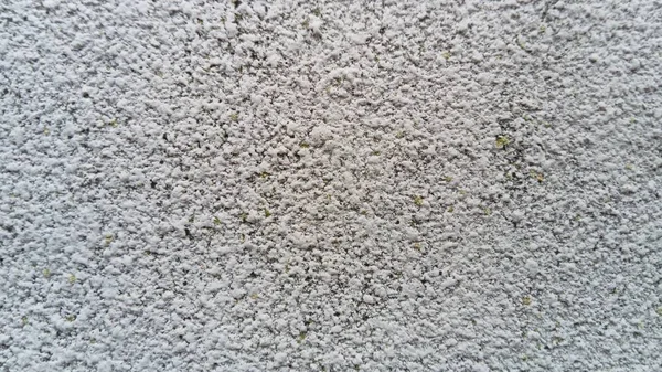 硬化砂浆形成的抛光层. 粉刷的轻墙。 水泥质感用喷头涂敷. 室内装饰石膏的使用正在成为一种常见的装饰形式 — 图库照片