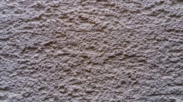 Finishing layer formed by hardened mortar. Plastered light wall. Cement texture applied with a spatula. The use of decorative plaster in the interior is becoming a common type of decoration — Stock Photo, Image