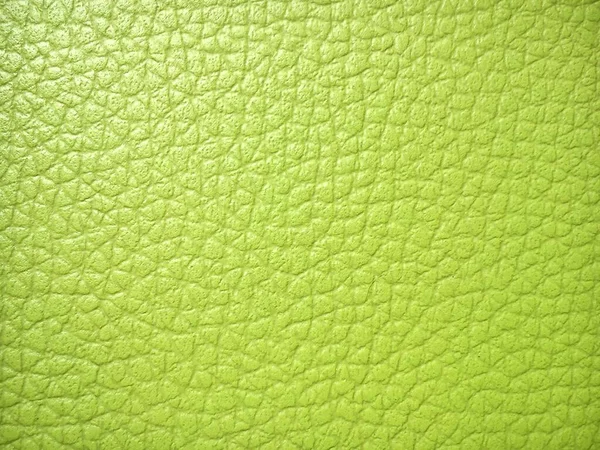 Piel de cerdo vestida pintada en verde brillante o color limón. Piel de imitación, piel sintética para la fabricación de prendas de vestir, zapatos, bolsos, accesorios de moda y para tapicería de muebles. De cerca. — Foto de Stock