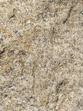 Tuğla ya da taş gibi yakın plan. Doku ya da arka plan. Parlak kırmızı, kahverengi, turuncu, bej renkler. Toz, küçük çakıl taşları, kum, toprak ve yosun. Düz olmayan yüzeylerde. Çevresel etki. Doğal gün ışığı ya da güneş ışığı.