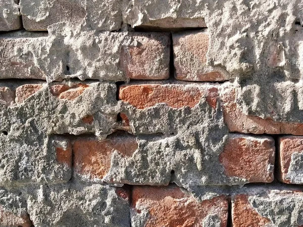 Rode Bakstenen Muur Bevroren Cement Tussen Rijen Stenen Oud Gebouw — Stockfoto