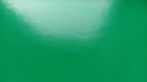 Yeşil Renkli Kâğıt Yaprağı Yansıtıcı Yüzey Işıkta Parlıyor Parlak Yoğun — Stok fotoğraf