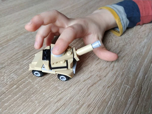 Toy Tank Wooden Table Plastic Toy Craft Children Designer Beige — Stock Photo, Image
