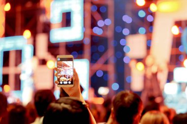 Fotoğraf kalabalık konser sahne önünde al
