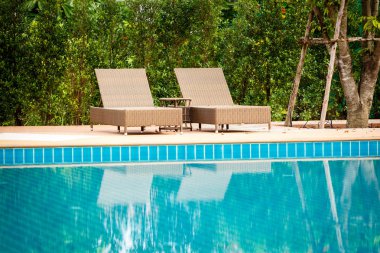 spa resort yüzme havuzunda