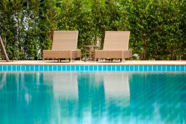 spa resort yüzme havuzunda