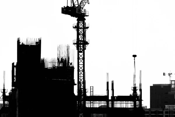 Baustelle mit Kränen auf Silhouette-Hintergrund — Stockfoto