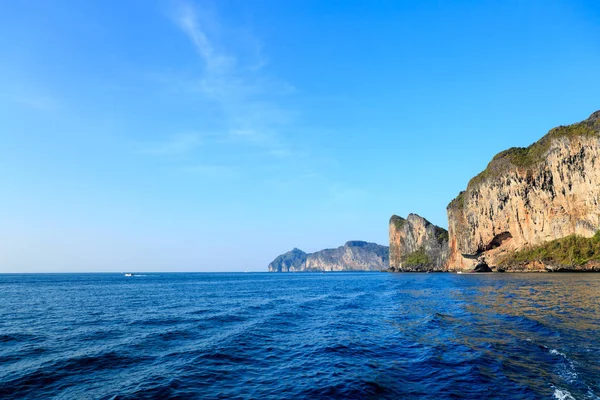 Ckear moře na Phi Phi Leh jihu Thajska — Stock fotografie