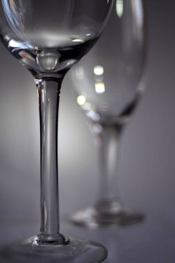 Sergilenen cam kadehler