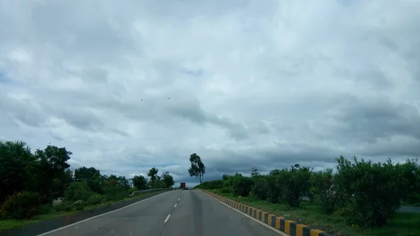 夏の間インドの高速道路は — ストック写真