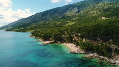 Güzel sahil Hırvatistan ve Dalmaçya havadan görünümü