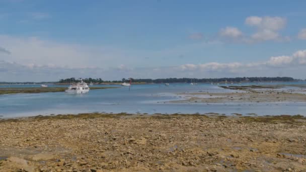 Boot Verlaten Van Kust Bretagne — Stockvideo