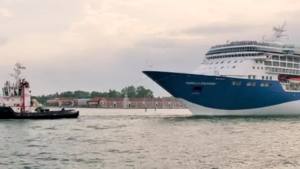 Cruiseschip Passeert Het Eiland San Giorgio Maggiore Venetië Timelapse — Stockvideo
