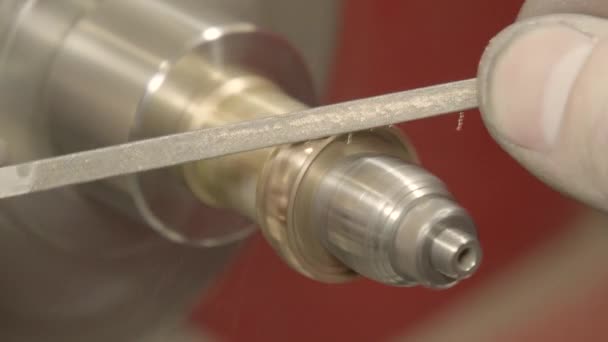 Fabrication de bijoux - Déposer une bague, fermer 