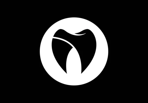 歯科クリニックロゴテンプレート 歯科ケアロゴデザインベクトル 歯の笑顔歯科ロゴ — ストックベクタ