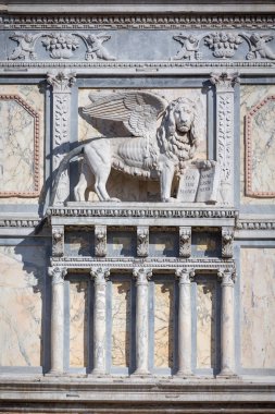Giovanni e Paolo Basilica dei Santi cephesinde heykeller. Venedik, İtalya
